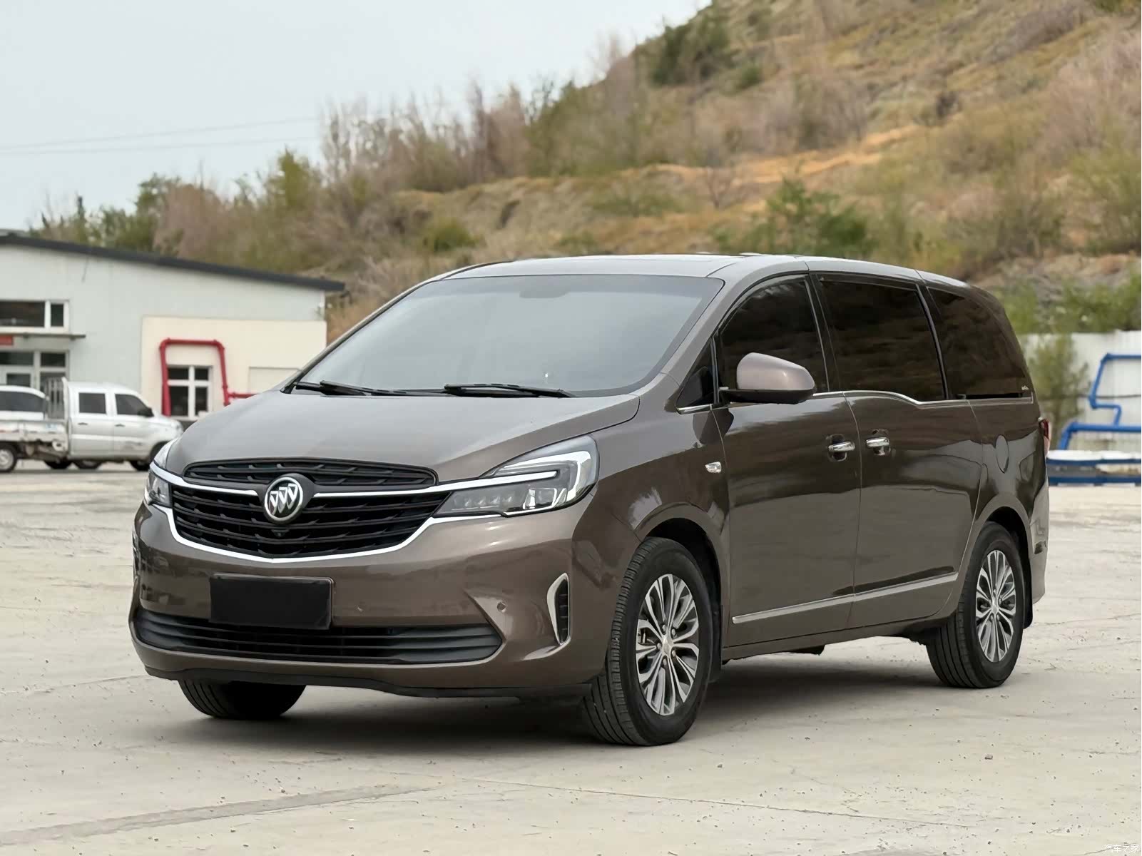 Buick GL8, 2021 1