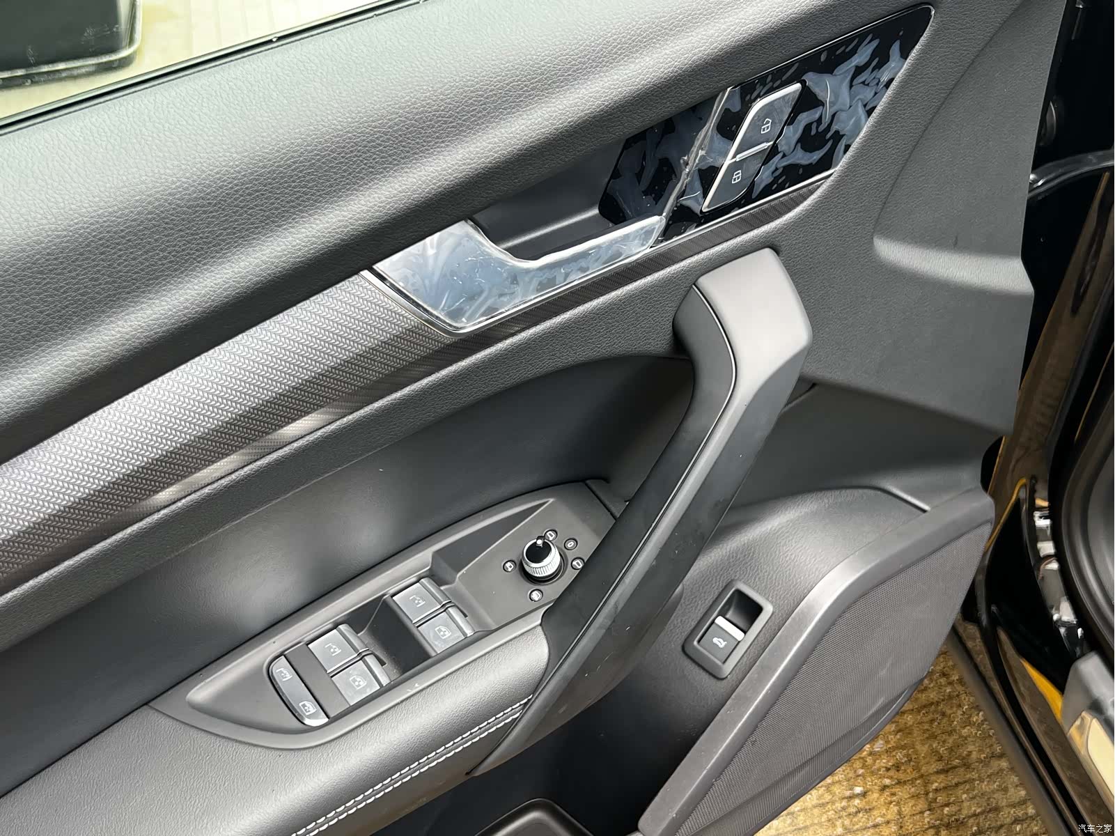 Audi Q5L, 2025 16