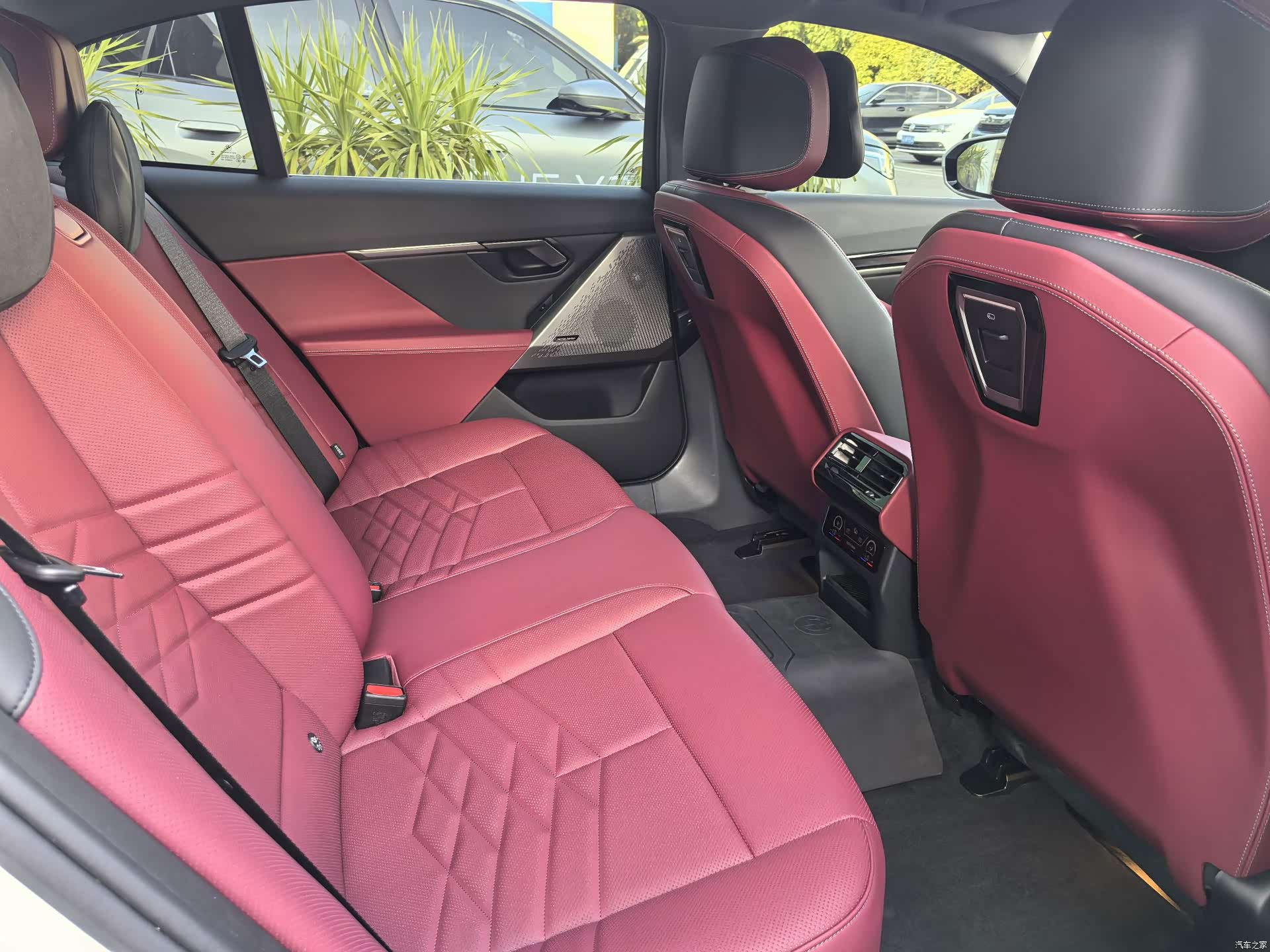 BMW i5, 2025 10