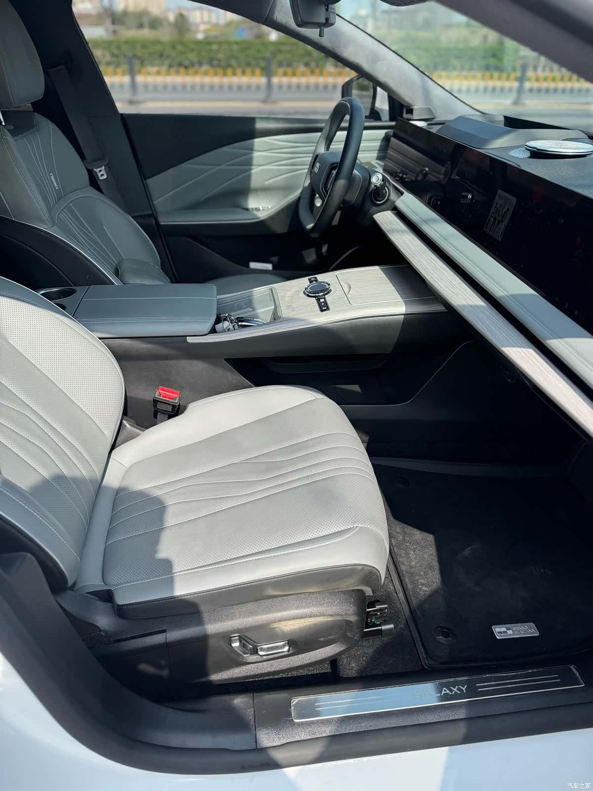 Geely E8, 2024 13