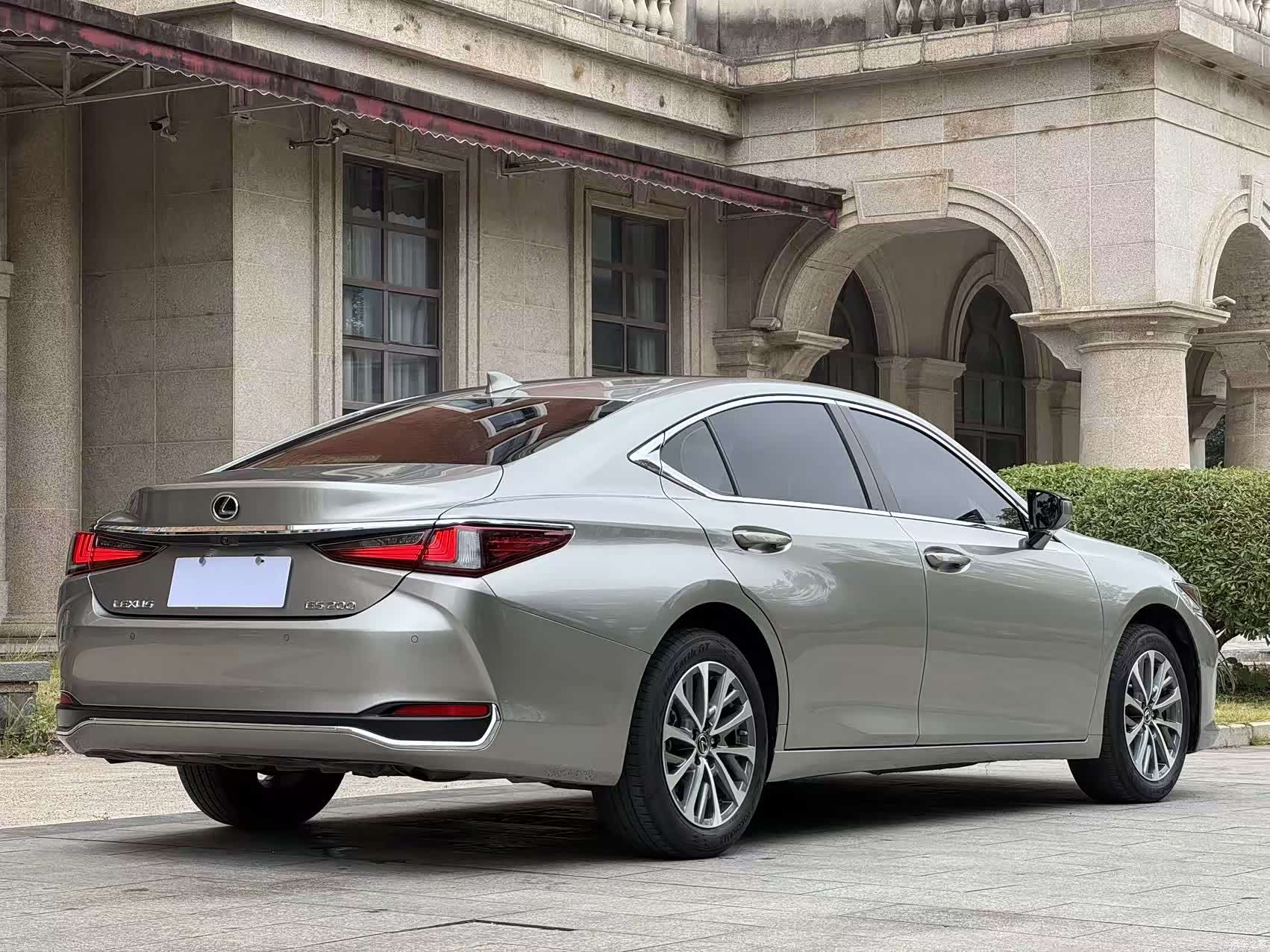 Lexus ES, 2024 7