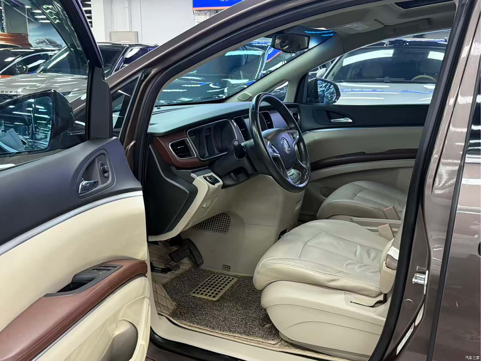 Buick GL8, 2014 4