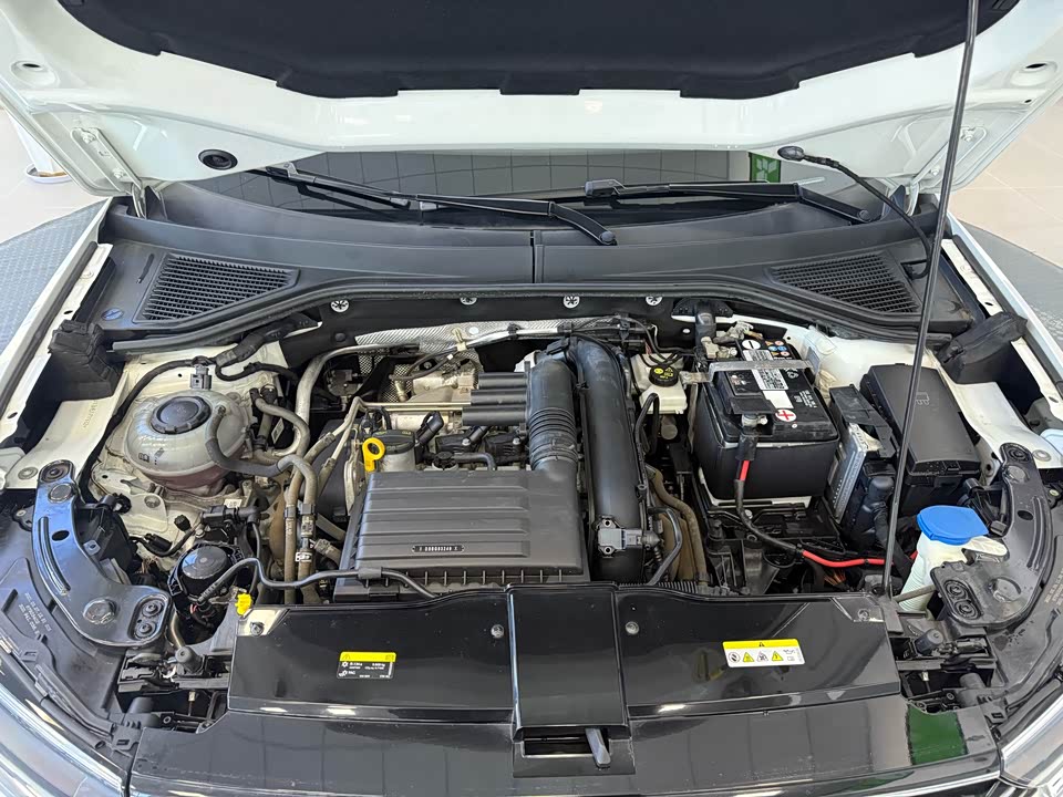 Volkswagen T-ROC exploring Songs