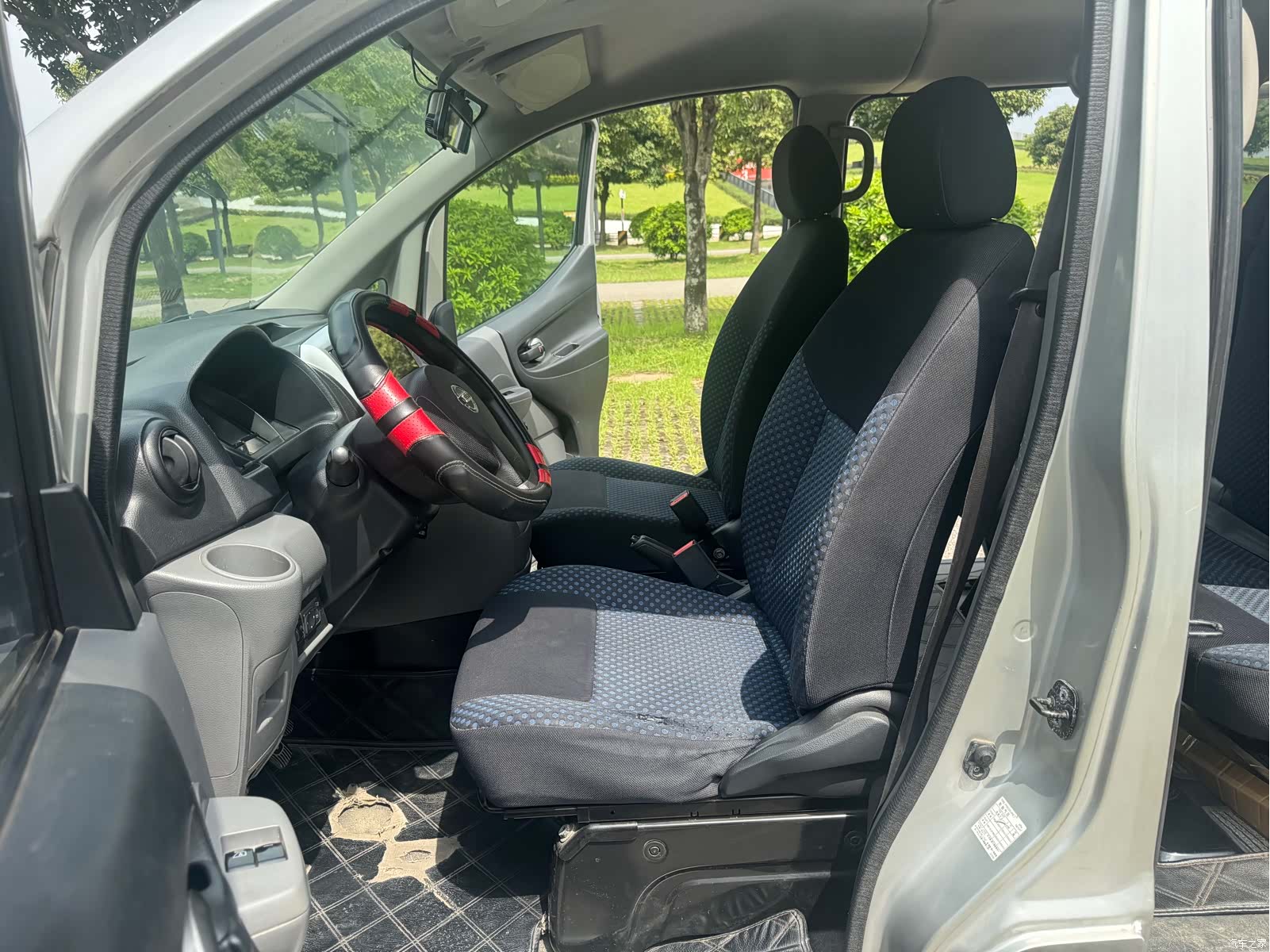 Nissan NV200, 2011 9