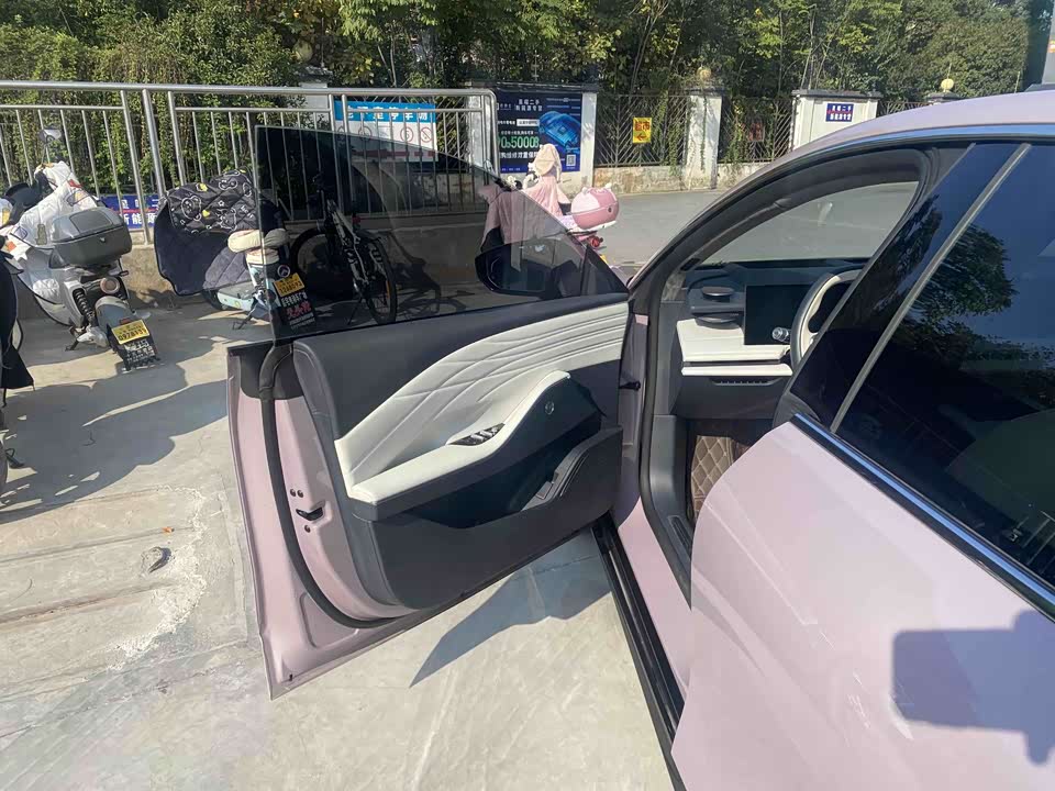 Geely Galaxy Galaxy E8