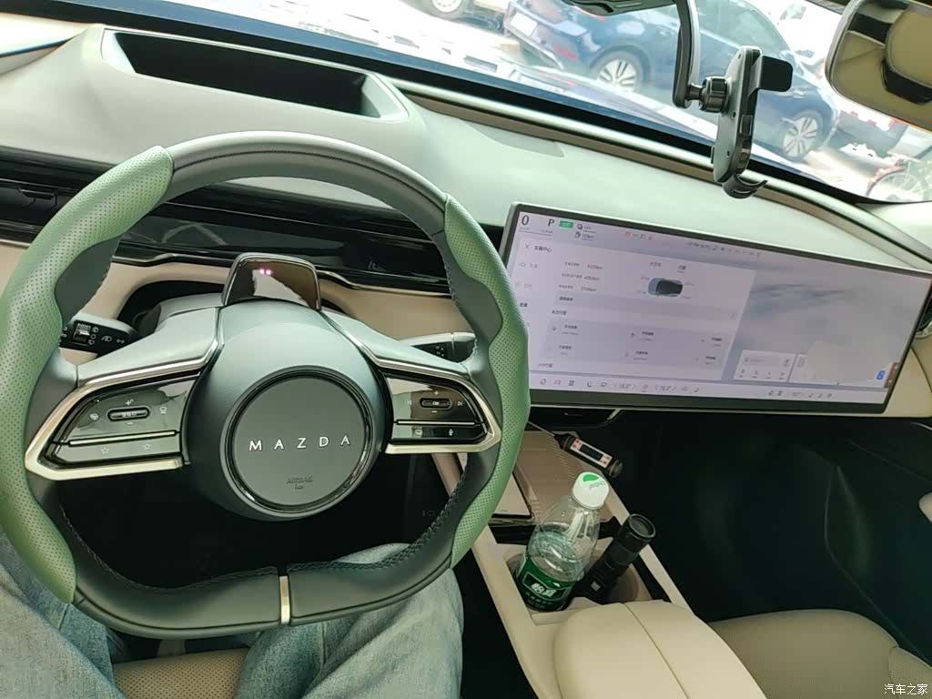 Mazda EZ-60, 2025 10