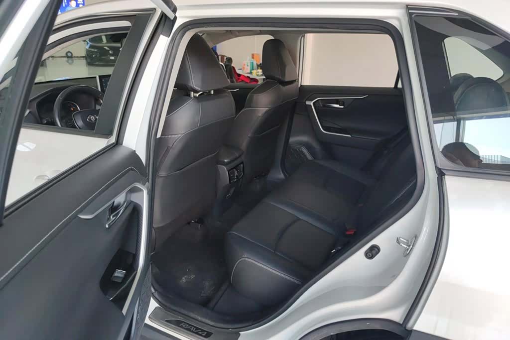 Toyota RAV4, 2021 11