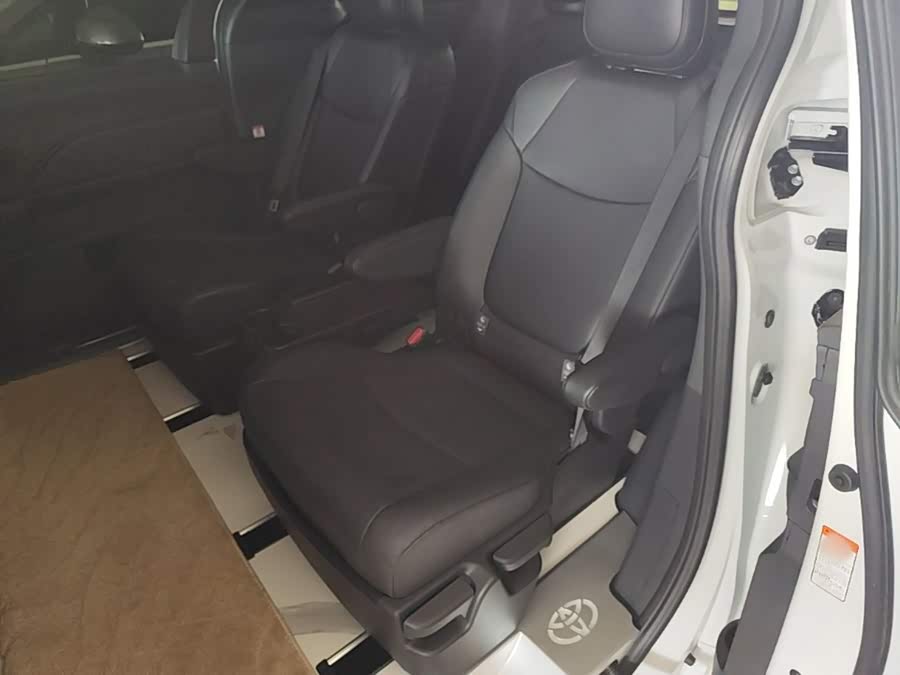 Toyota Granvia 2025, фото 17