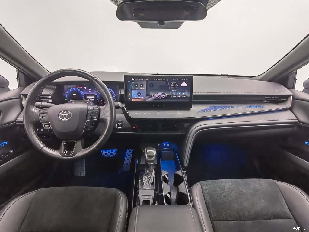 Toyota Camry, 2024 все фото