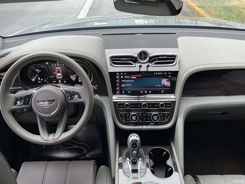 Bentley Bentayga, 2021 все фото
