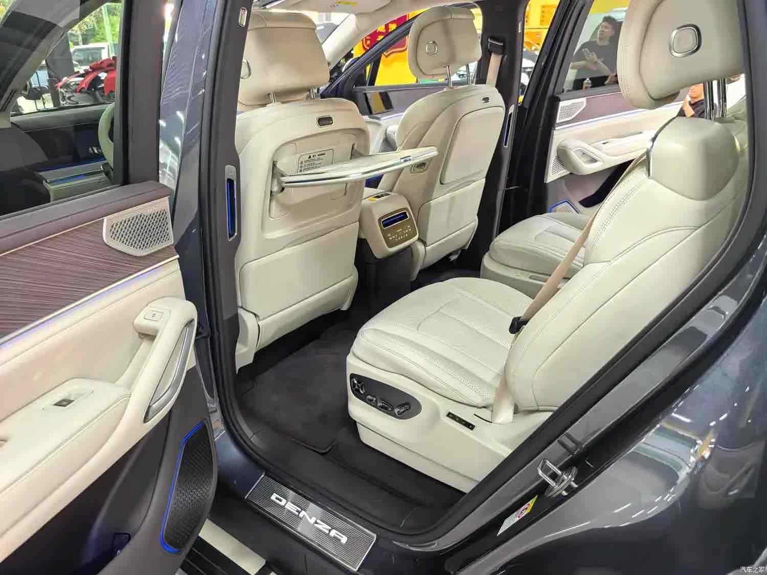 Denza N9, 2025 4