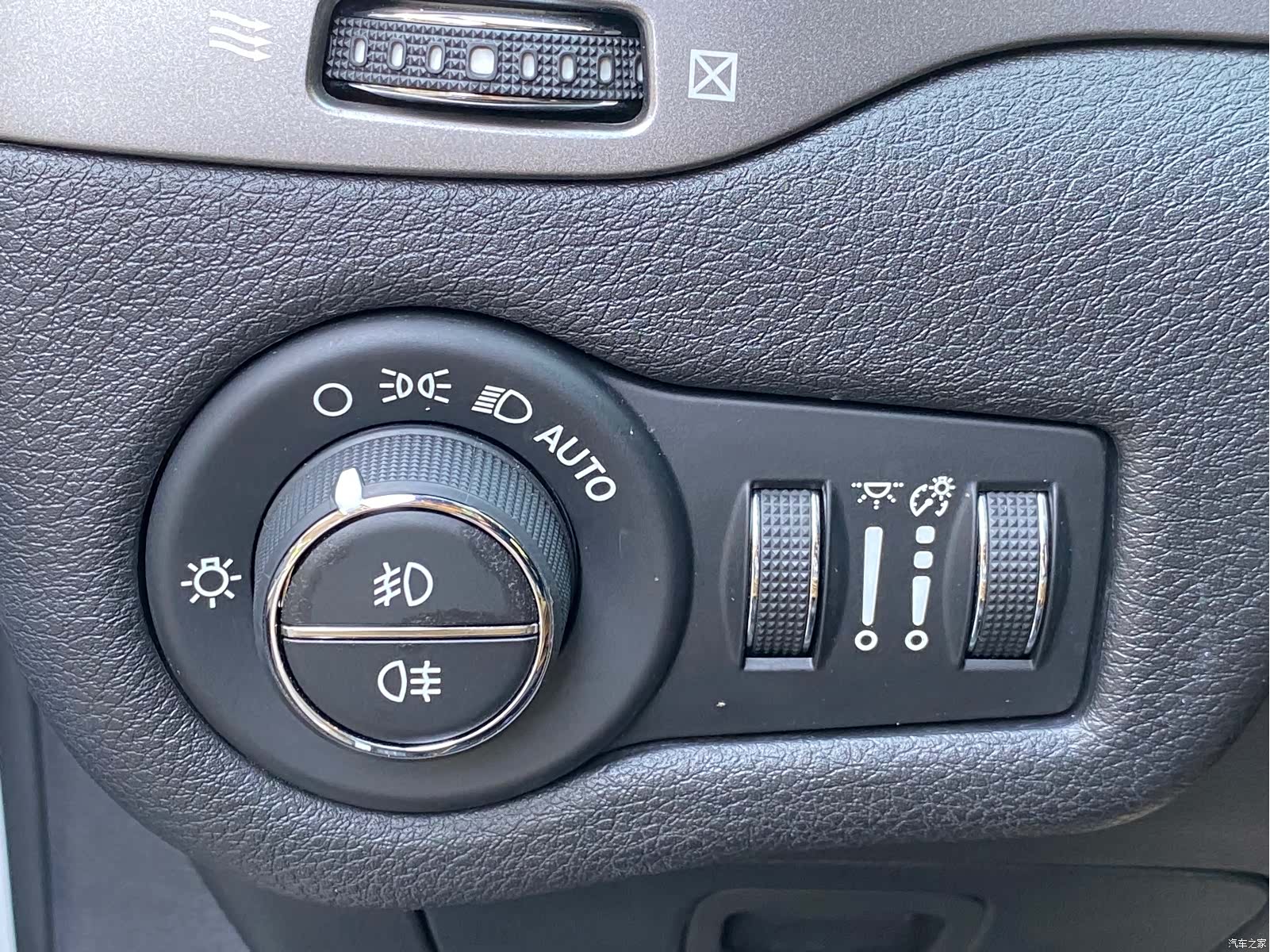 Jeep Cherokee, 2019 24