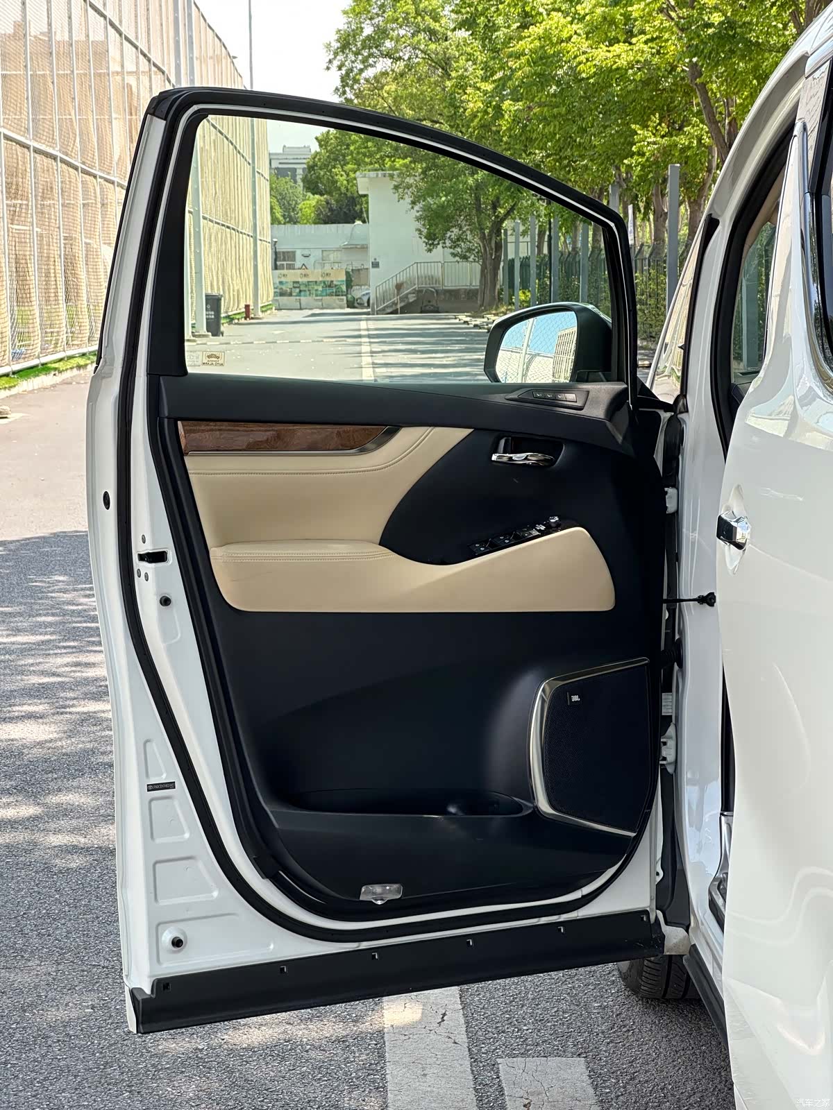 Toyota Alphard, 2017 24