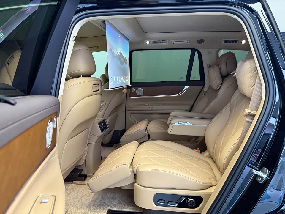 AITO Ask the world M9