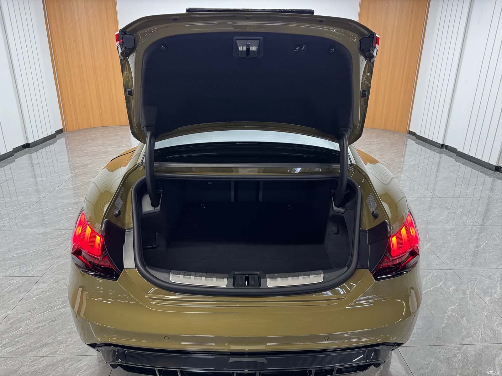 Audi e-tron, 2023 23