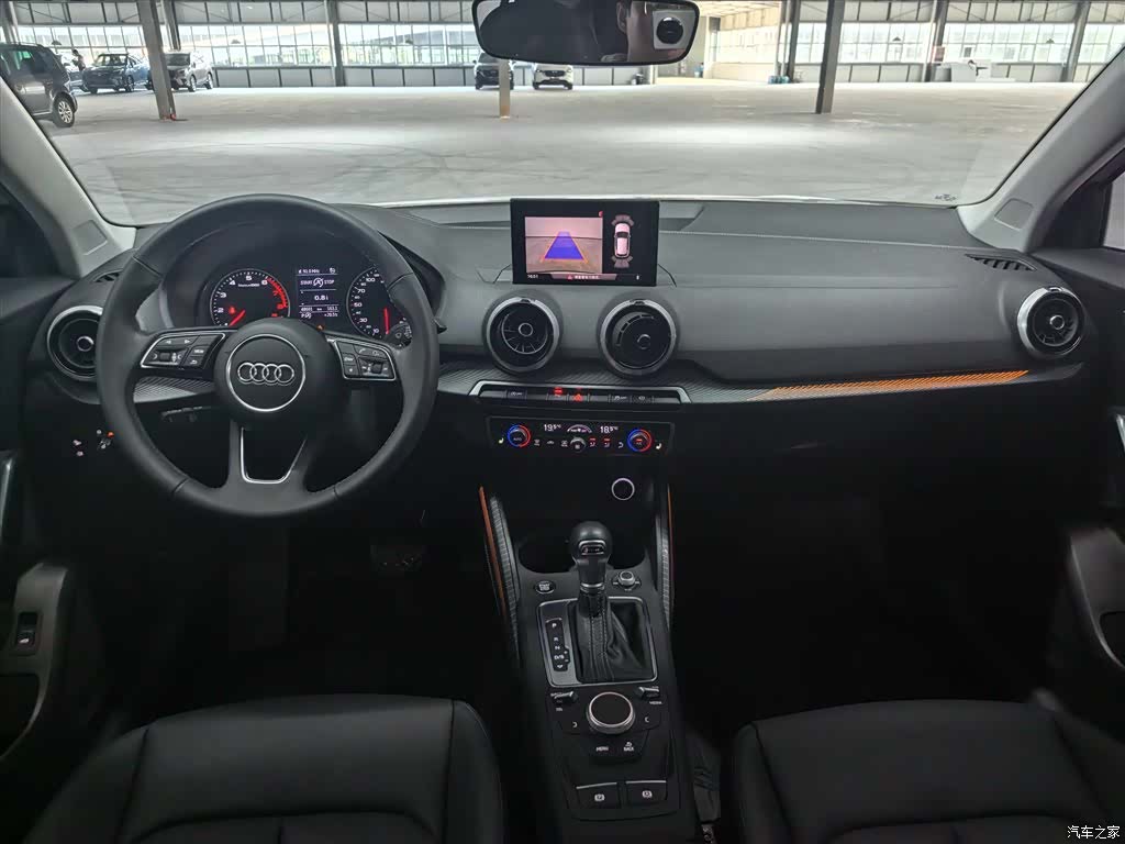 Audi Q2L, 2022 все фото