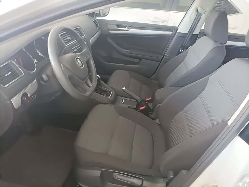 Volkswagen Sagitar, 2016 15