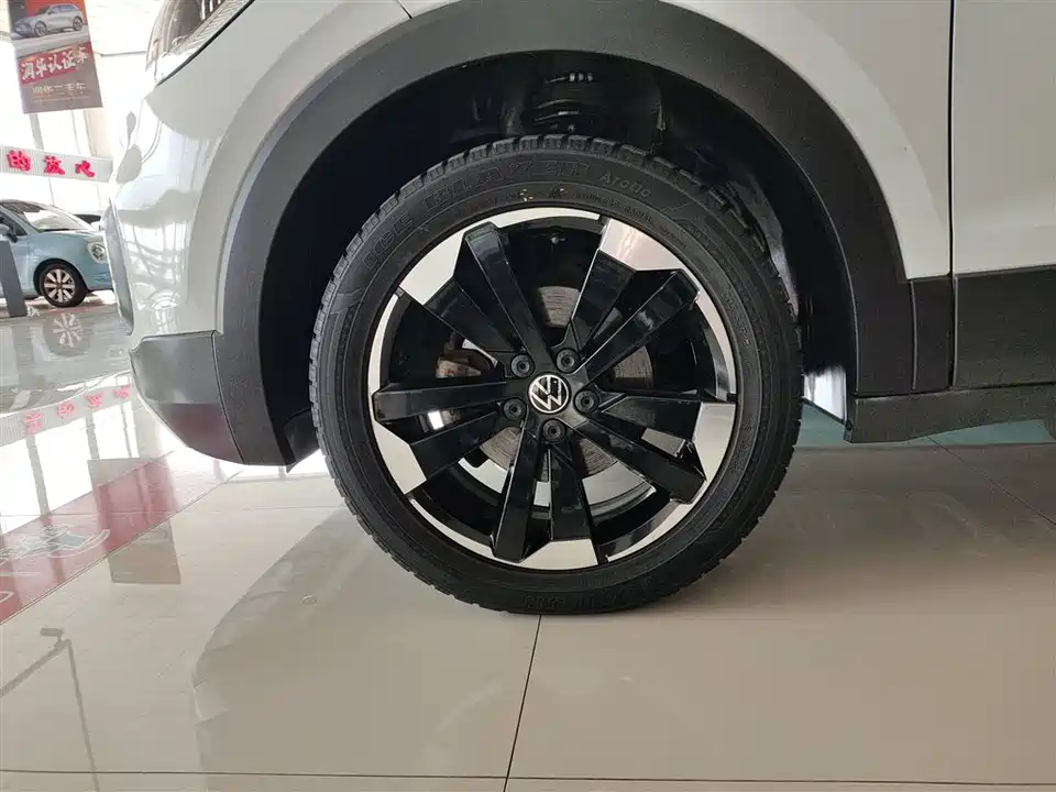Volkswagen Exploring the shadow
