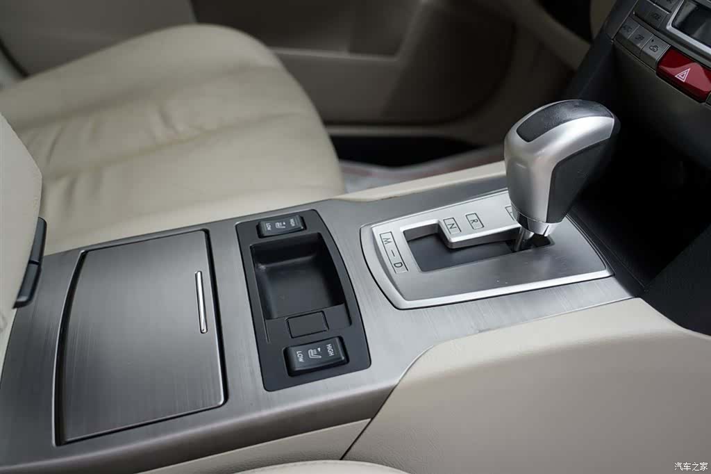 Subaru Legacy, 2011 25