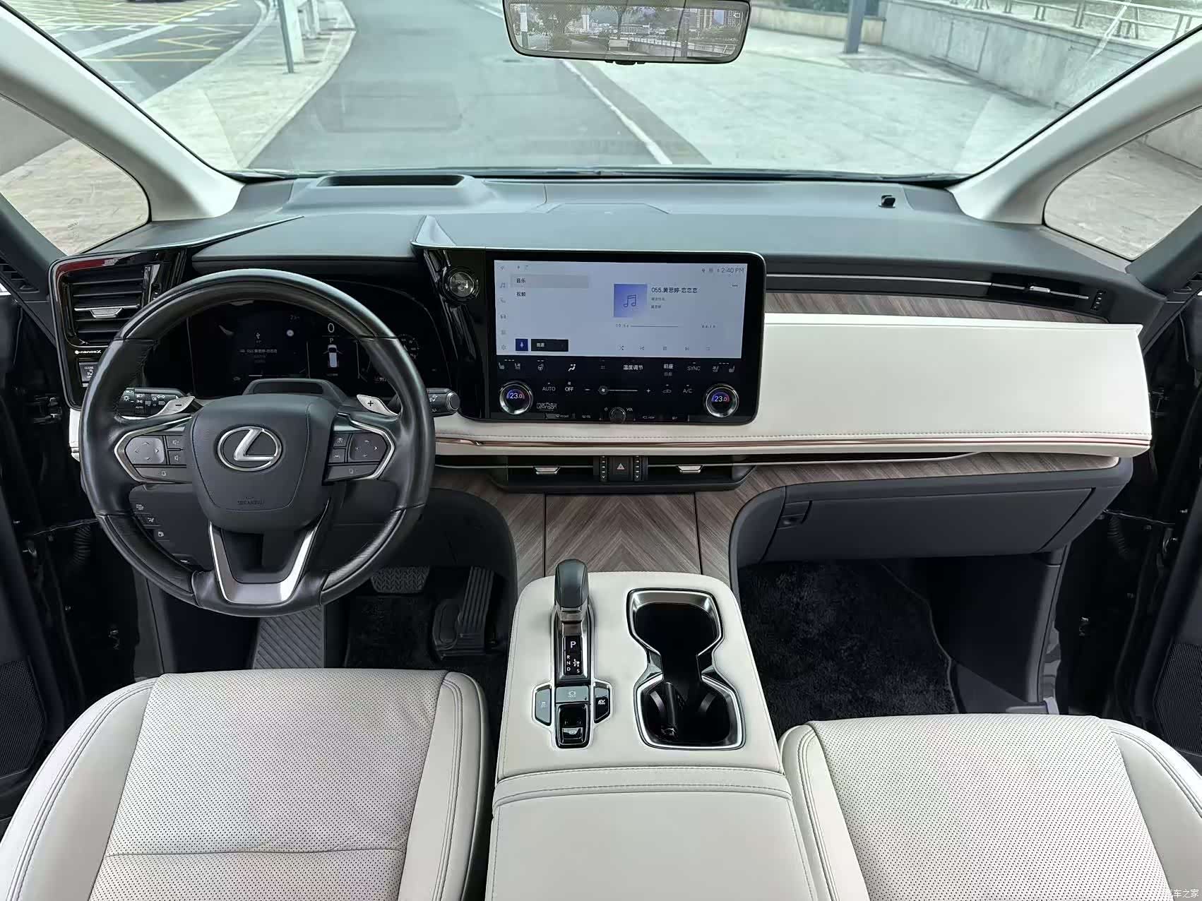 Lexus LM, 2023 9