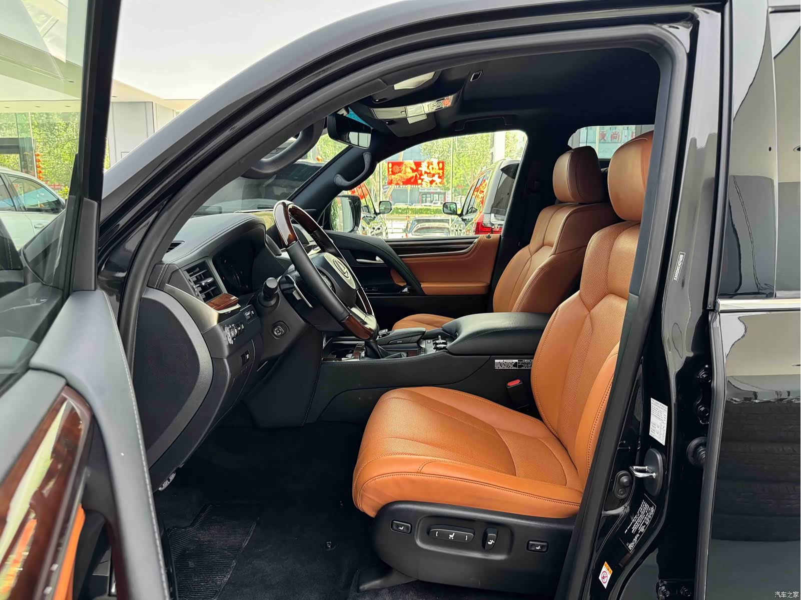 Lexus LX, 2019 4