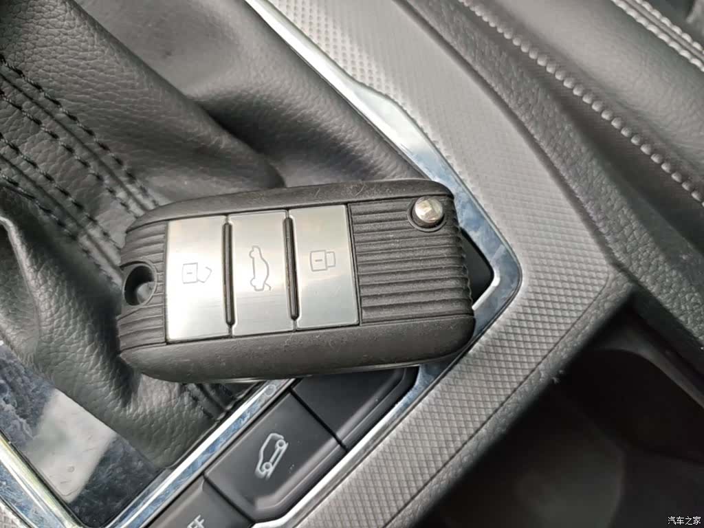 Roewe RX5, 2017 9
