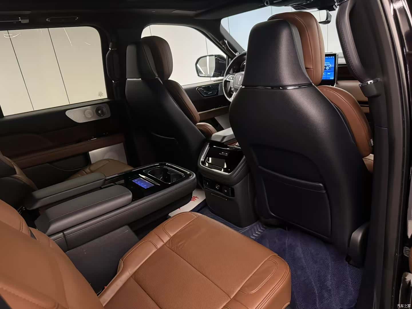 Lincoln Navigator, 2023 10