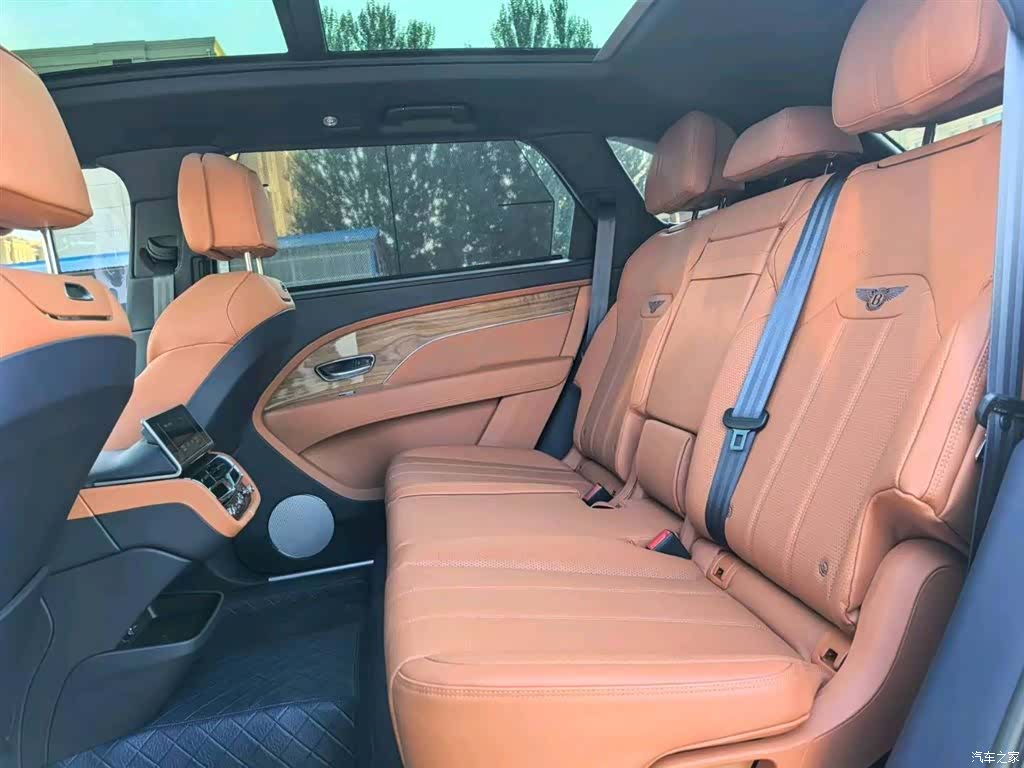 Bentley Bentayga, 2024 8