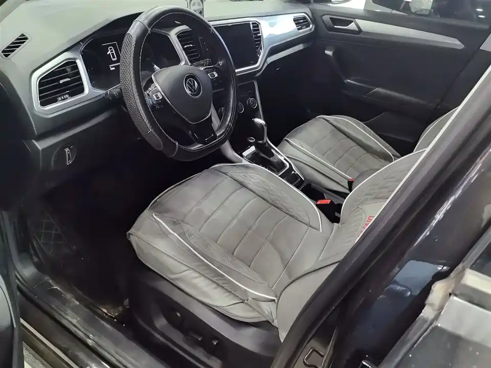 Volkswagen T-ROC exploring Songs