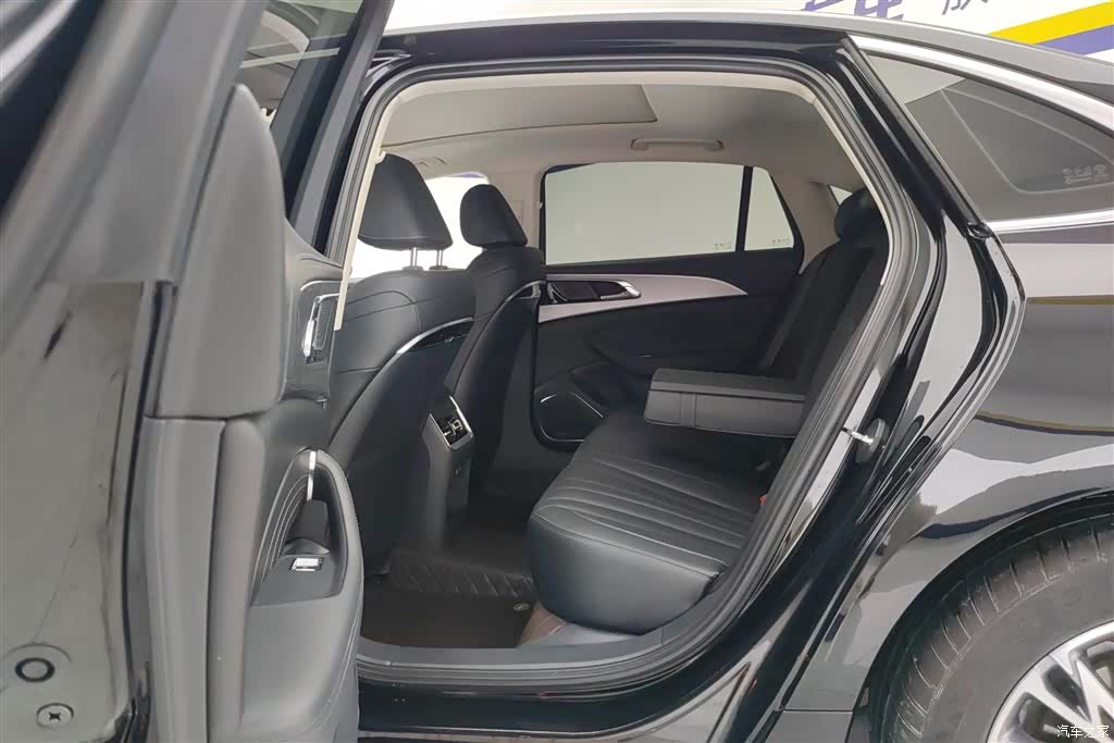 Hongqi H5, 2024 11