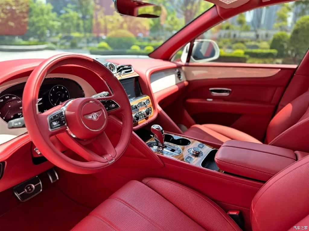 Bentley Bentayga, 2024 6