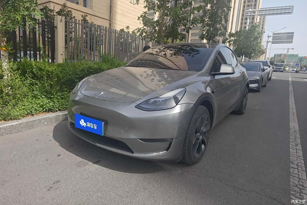 Tesla Model Y, 2023 1