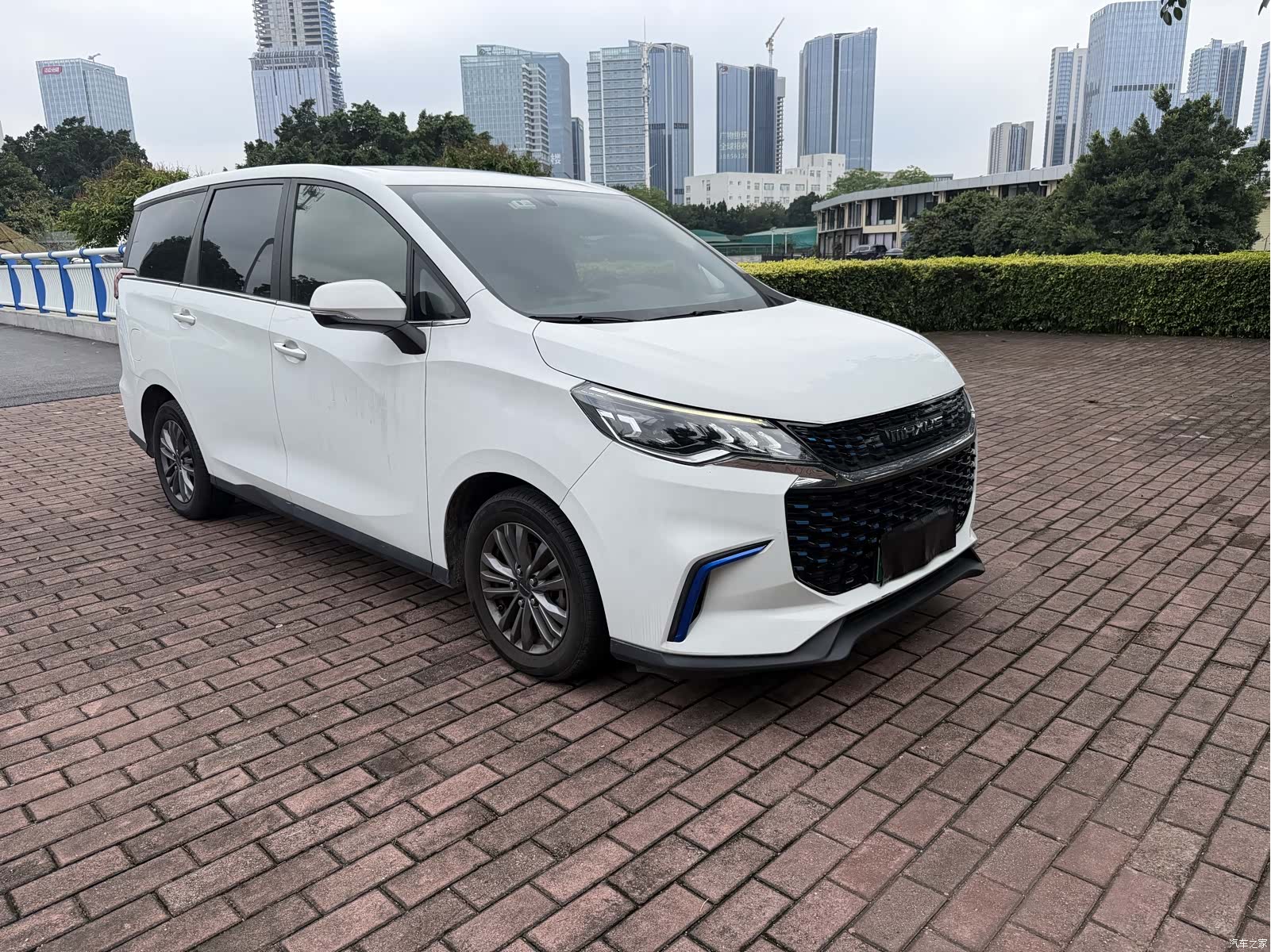 Maxus EUNIQ, 2021 3