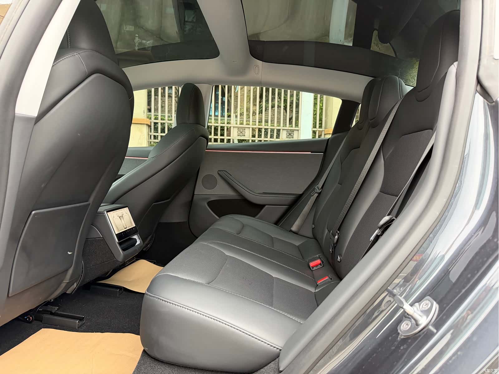 Tesla Model 3, 2025 8
