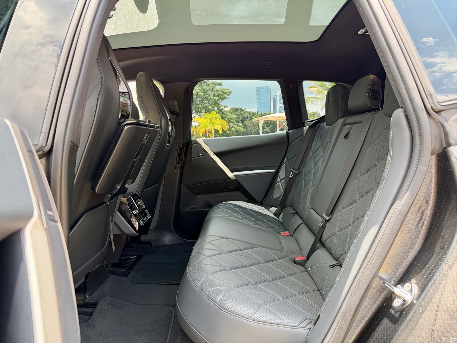 BMW iX, 2022 11