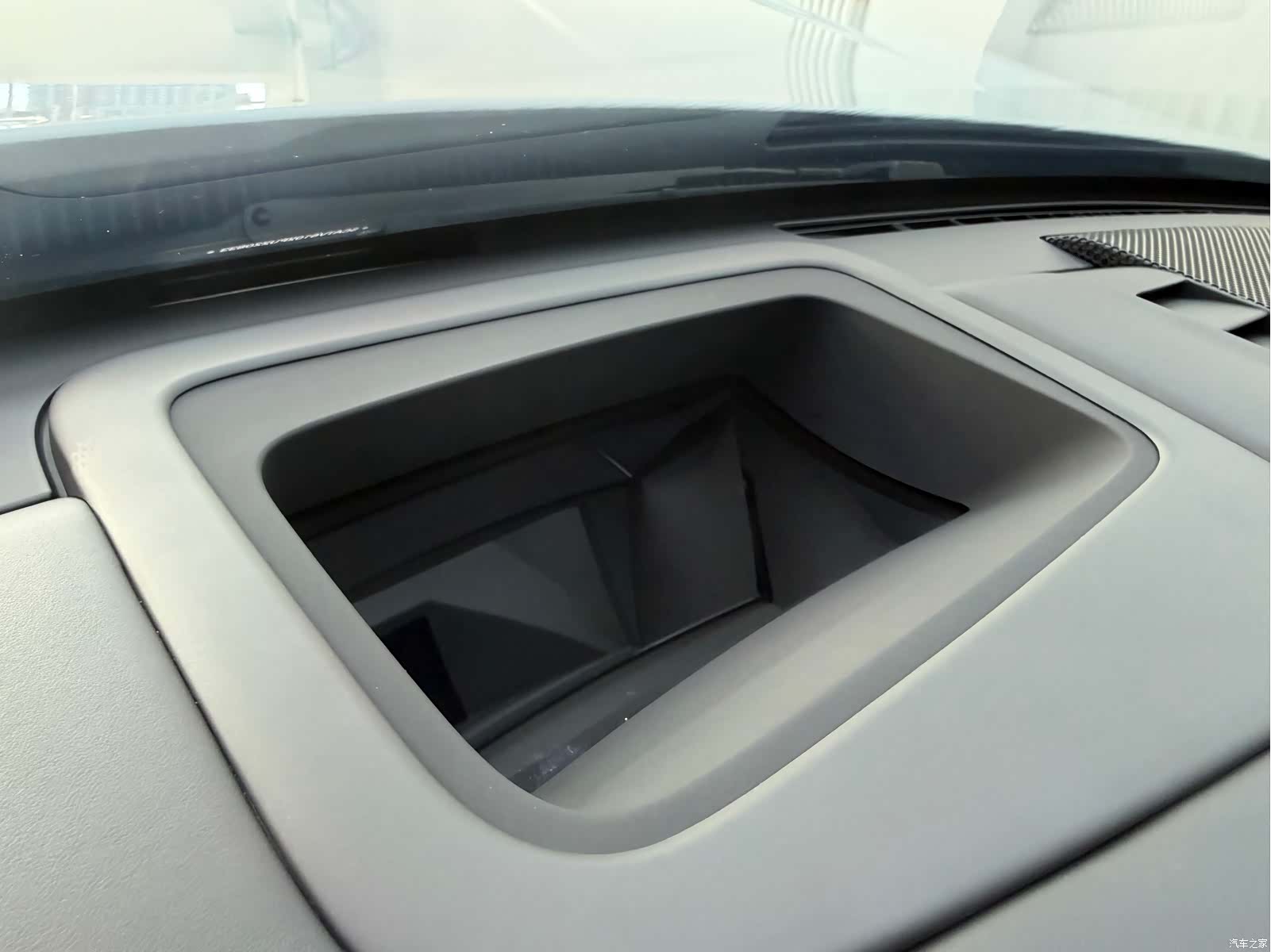 Rolls-Royce Cullinan, 2024 16