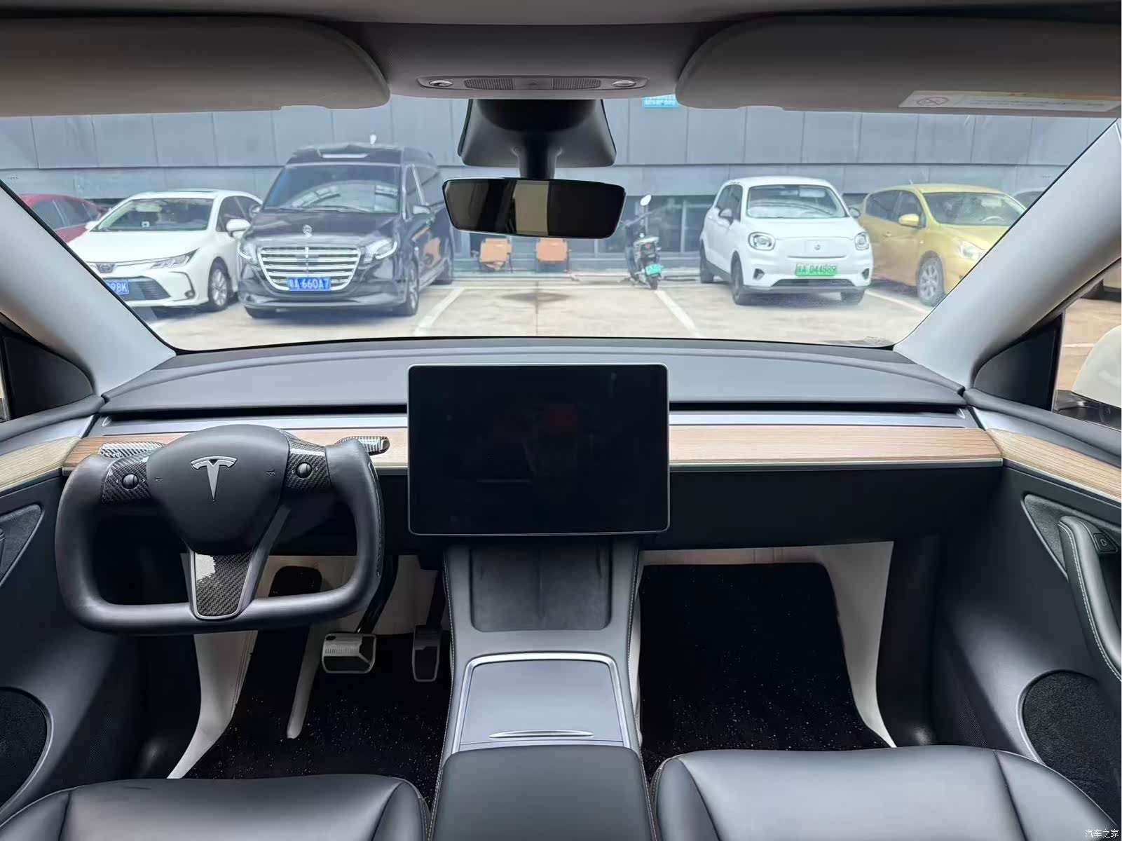 Tesla Model Y, 2023 все фото
