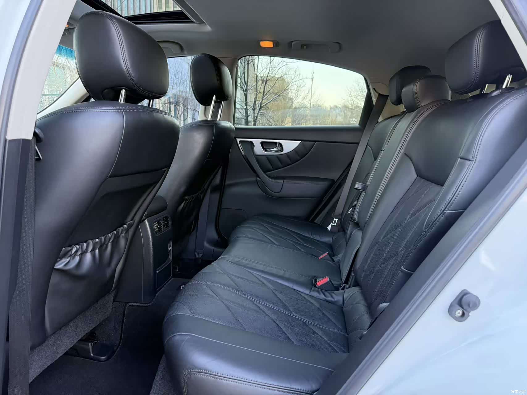 Infiniti QX70, 2015 все фото