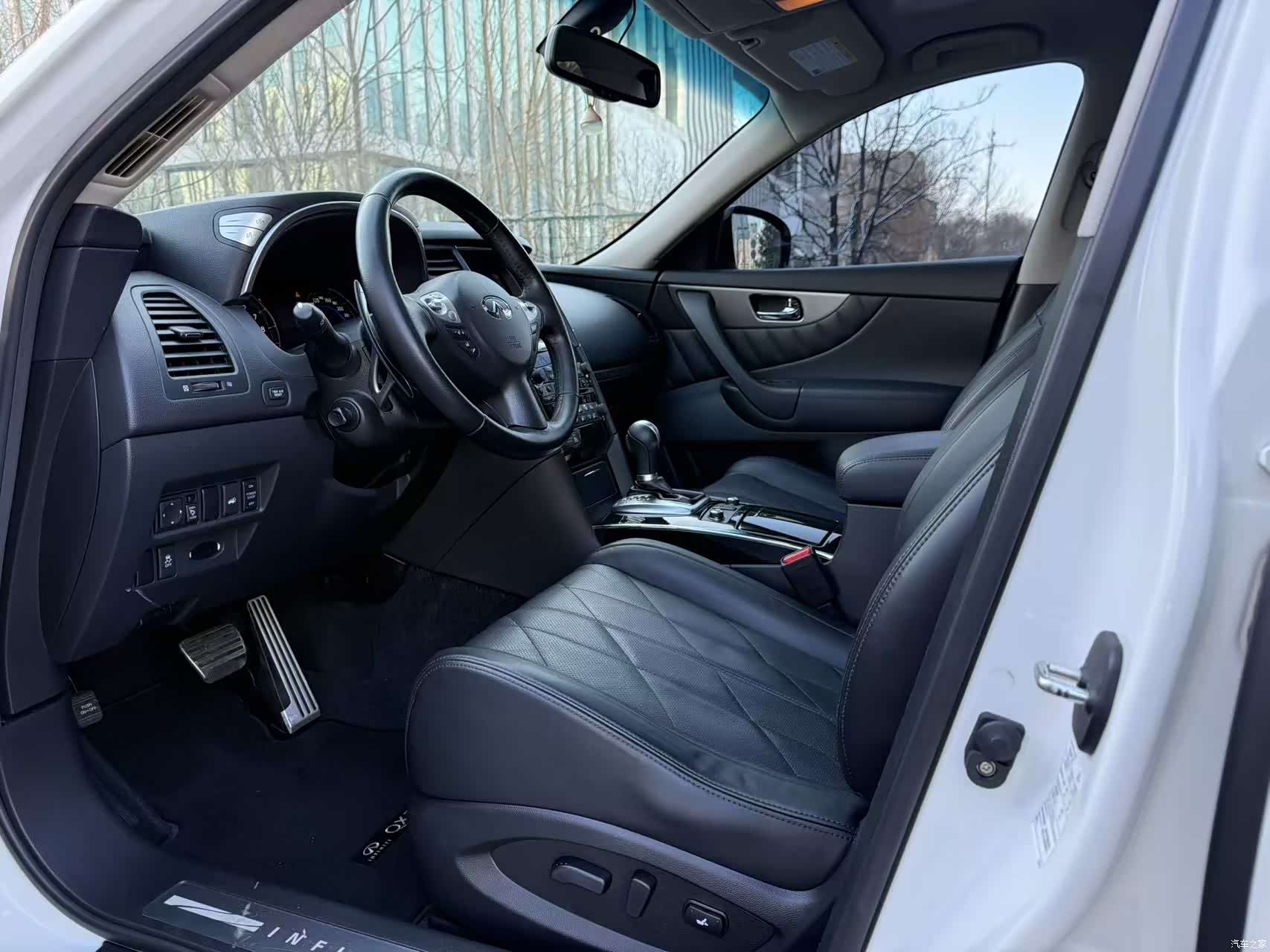 Infiniti QX70, 2015 4