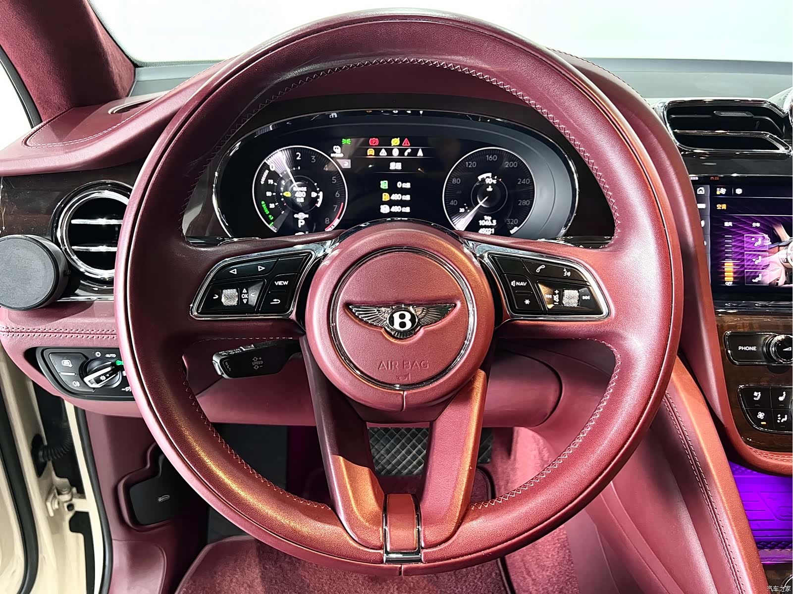 Bentley Bentayga, 2021 21