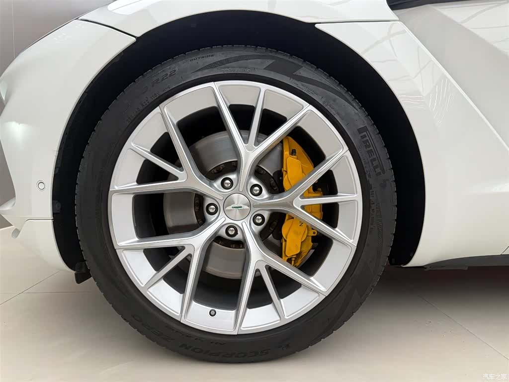 Aston Martin DBX, 2021 13