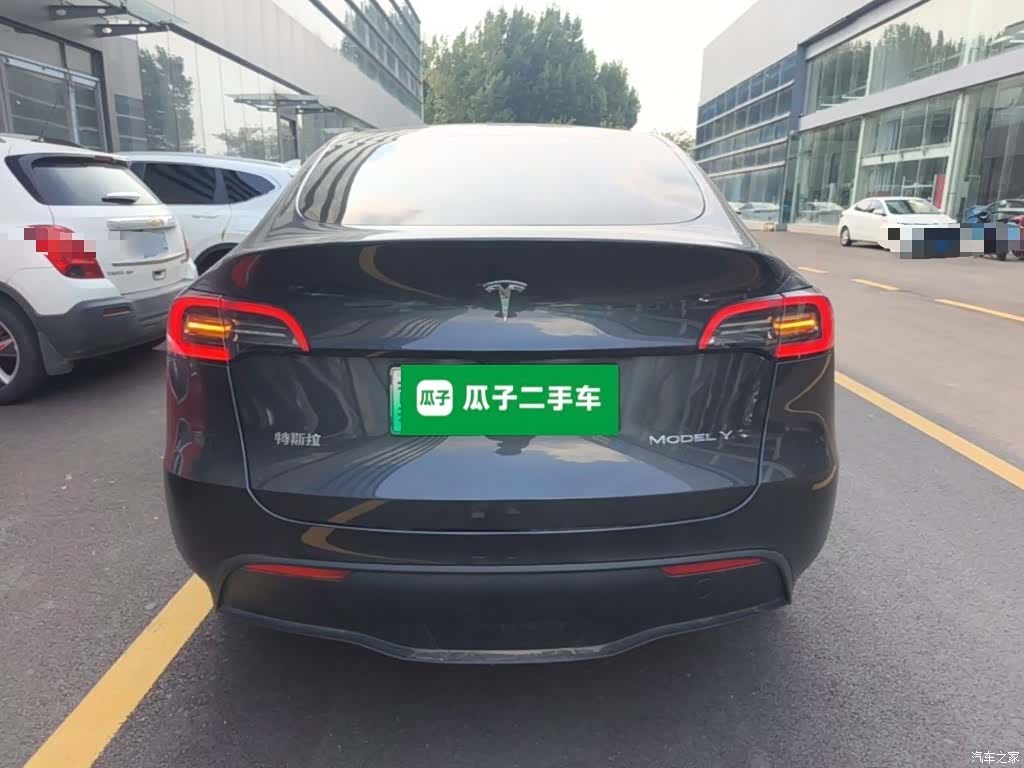 Tesla Model Y, 2024 6