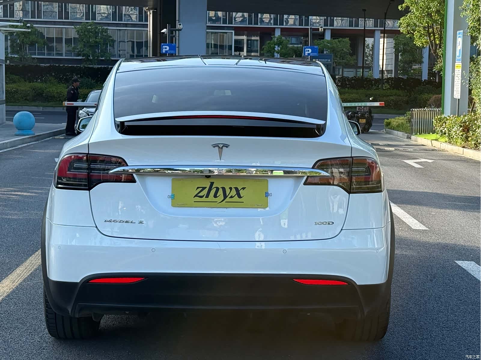 Tesla Model X, 2017 22