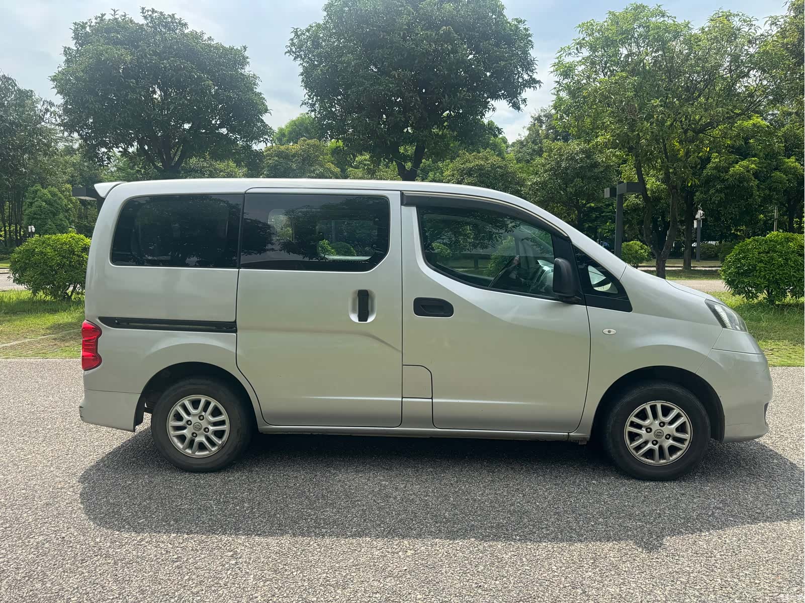 Nissan NV200, 2011 4