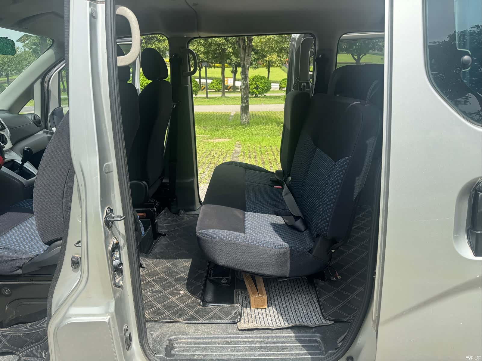Nissan NV200, 2011 11