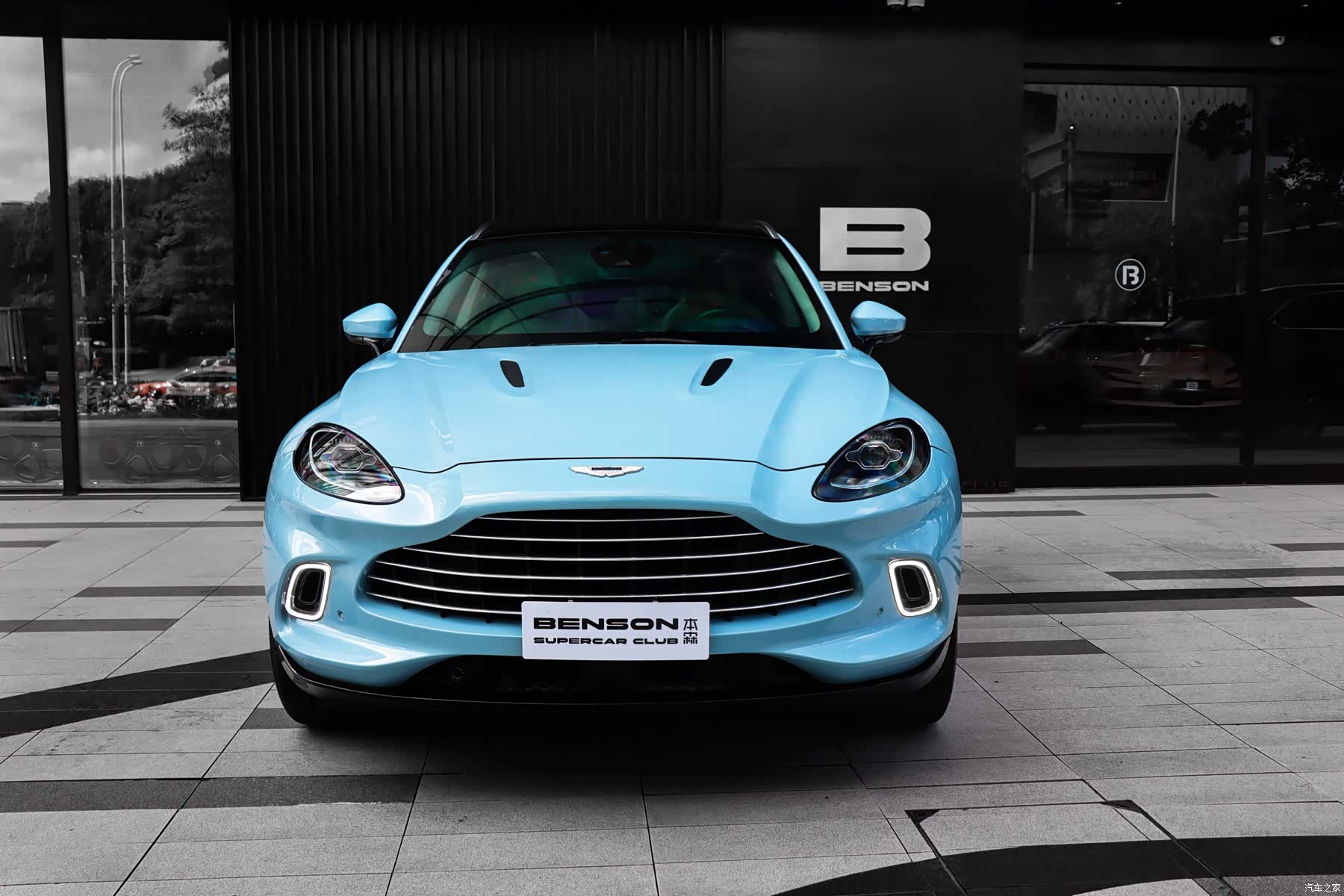 Aston Martin DBX, 2022 2