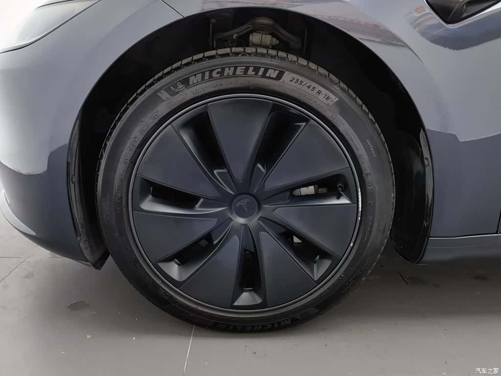 Tesla Model 3, 2024 17