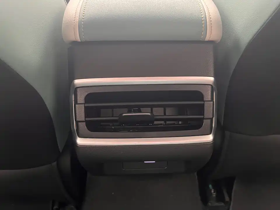 Geely Emgrand L HiP Geely Emgrand L HiP