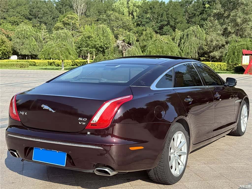 Jaguar XJ, 2012 8