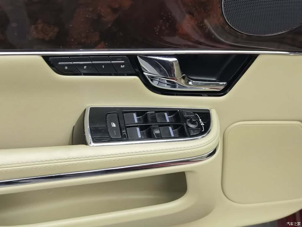 Jaguar XJ, 2012 9